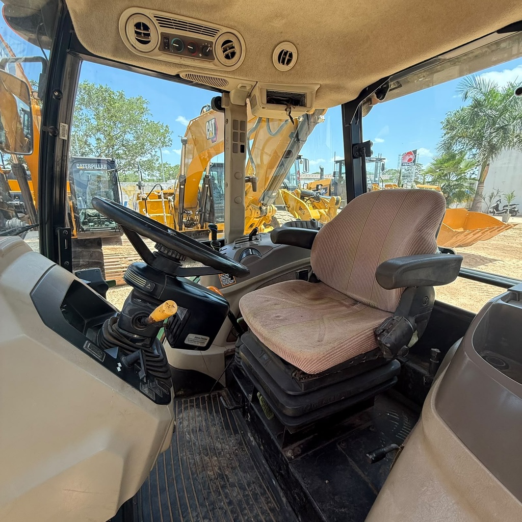 Tractor John Deere 6100D | Utility Tractor 