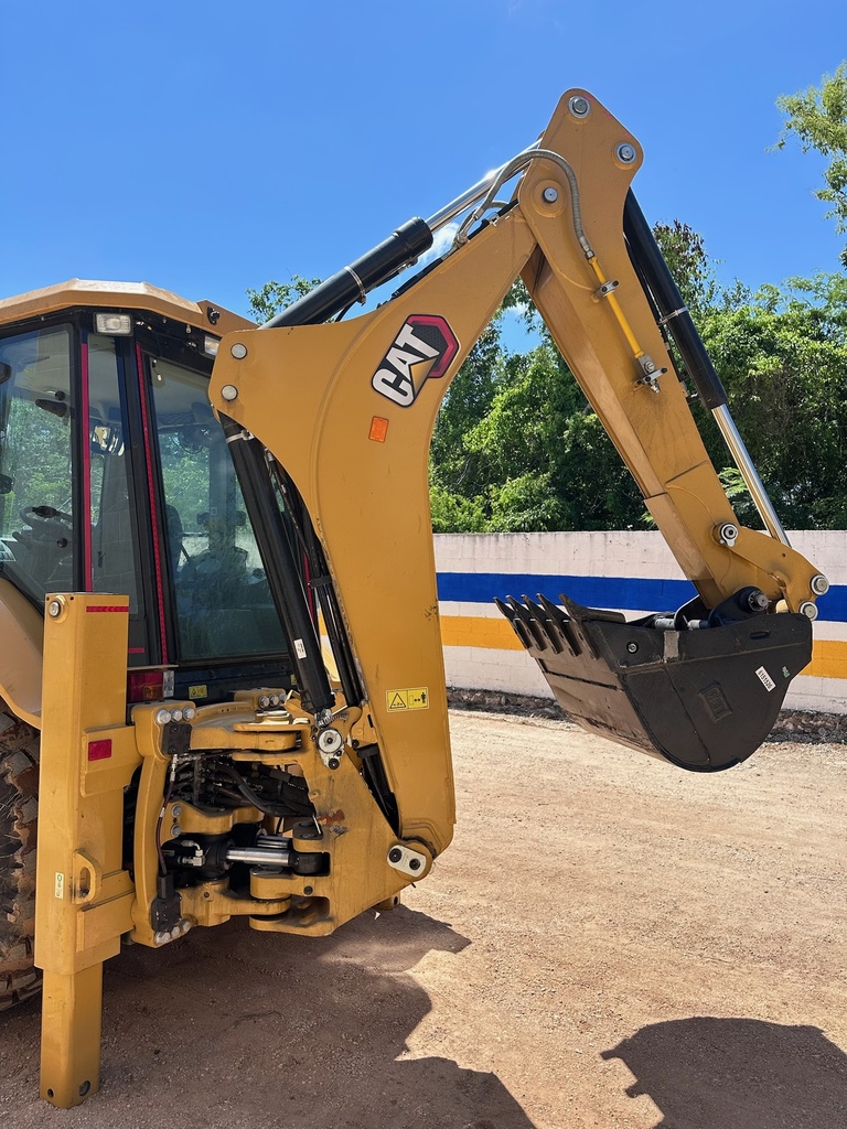 Retroexcavadora Caterpillar 424 2026