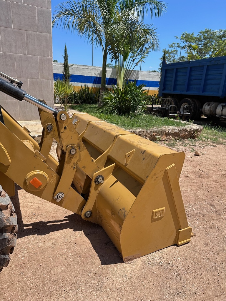 Retroexcavadora Caterpillar 424 2026
