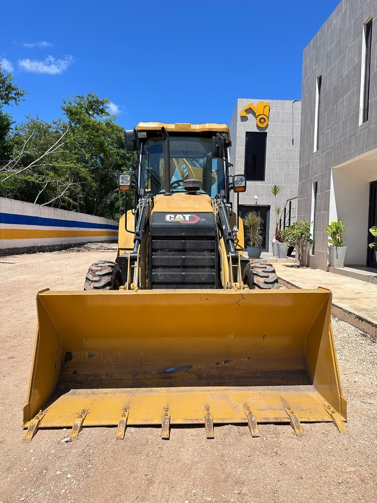 Retroexcavadora Caterpillar 424 2026