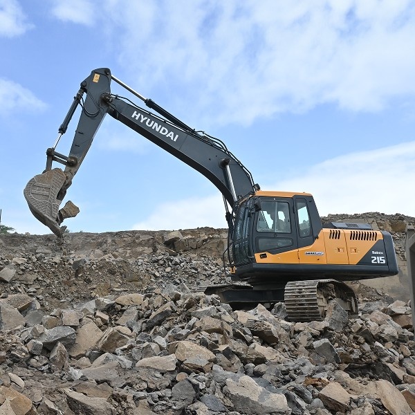 Excavadora Hyundai R215L 2025 | Disponible en México