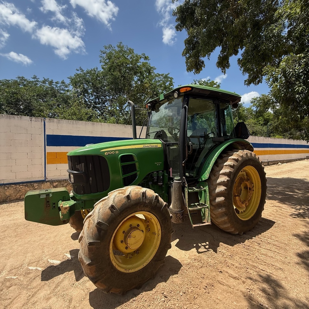 Tractor John Deere 6100D 