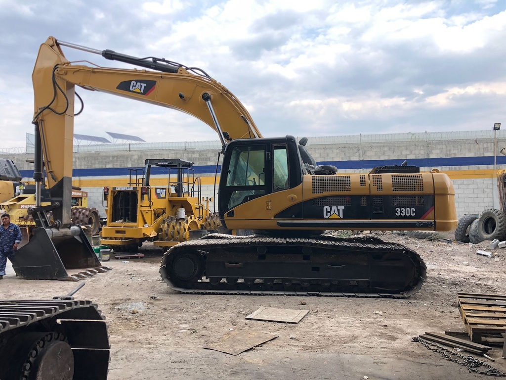 Excavadora 330CExcavadora Caterpillar 330C 2006 | Kit Hidráulico y Doble Bote con 14,000 hrs