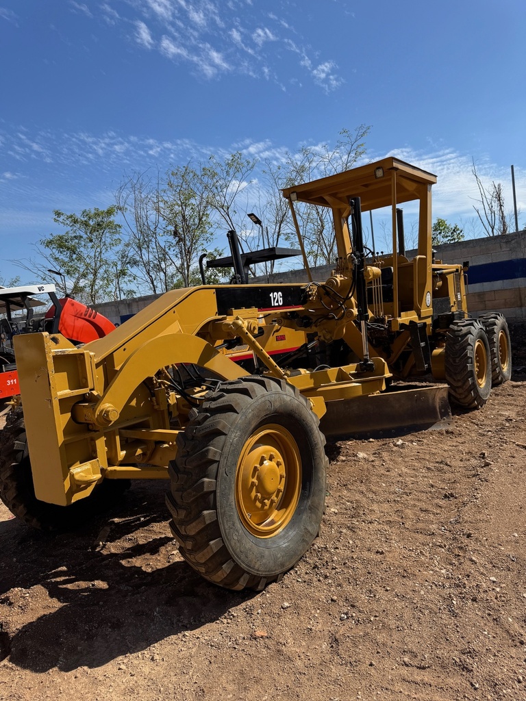 Motoniveladora Caterpillar 12G | 6x4 con Cuchilla Ajustable y Motor Diésel 
