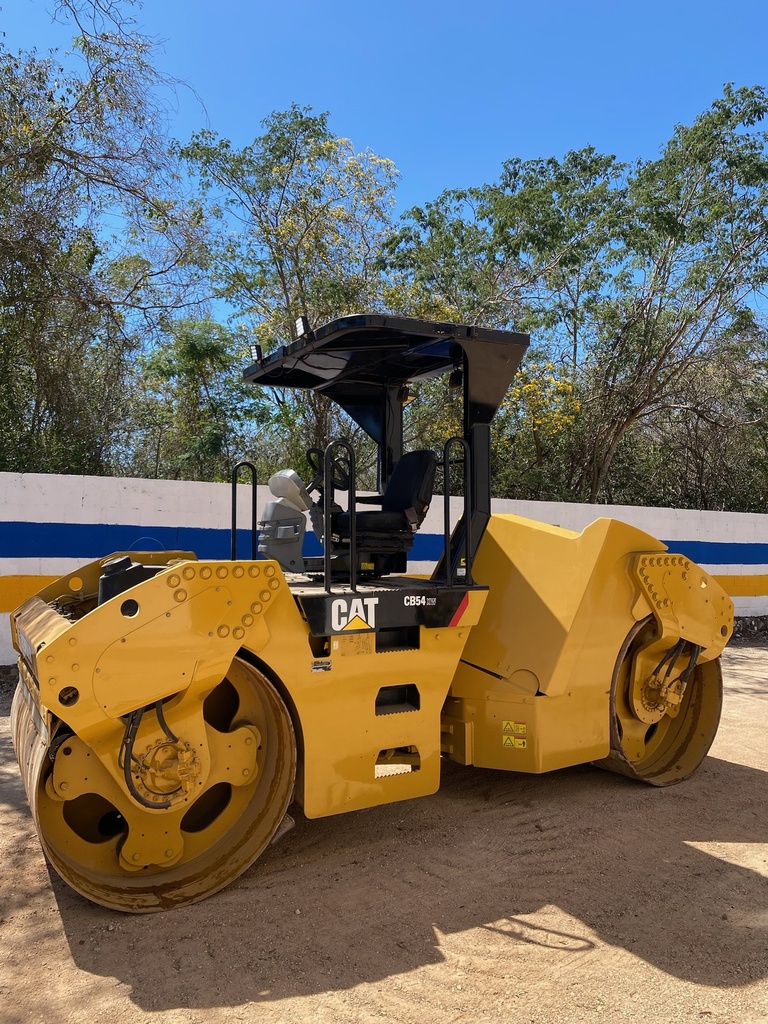 Vibrocompactador Tándem Caterpillar CB54 2014 | 9 Ton con Rodillos 1.7 m y 4,000 hrs