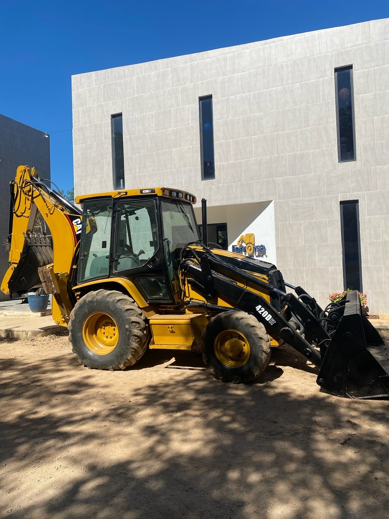 Retroexcavadora Caterpillar 420D IT 2012 | 4x4 con Brazo Extensible y 2,000 hrs