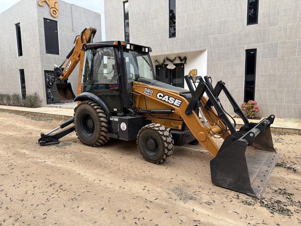 Retroexcavadora 580SN 4x4 2015