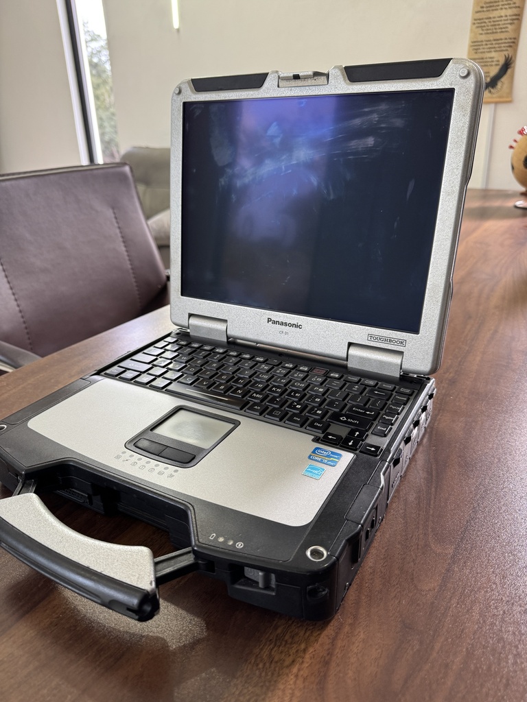 Laptop uso rudo CAT programas