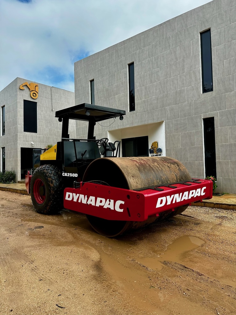 Vibrocompactador Dynapac CA250D 2006 | 12 Ton con 1,000 hrs y Rodillo 83” 