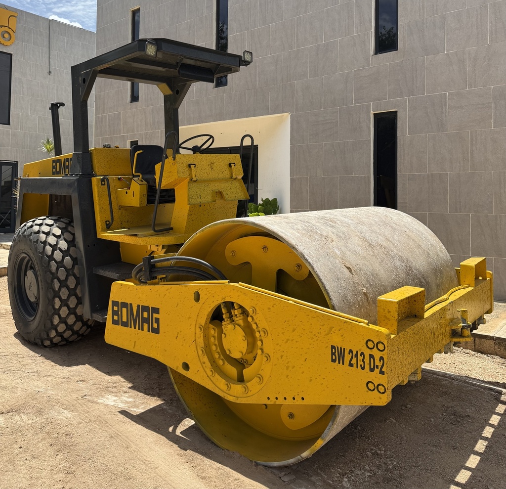 Vibrocompactador Bomag BW213D-2 
