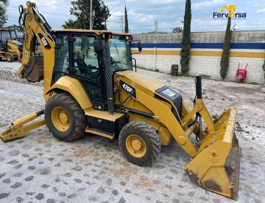 Retroexcavadora Caterpillar 420F2 2021