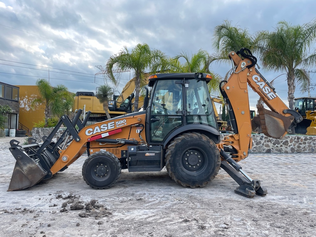 Retroexcavadora Case 580SN 2022 | Retroexcavadora 4x4 con Brazo Extensible y Kit Hidráulico