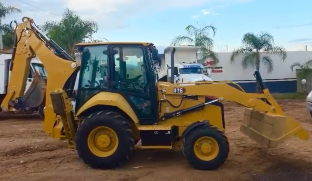 Retroexcavadora Caterpillar 416 2024