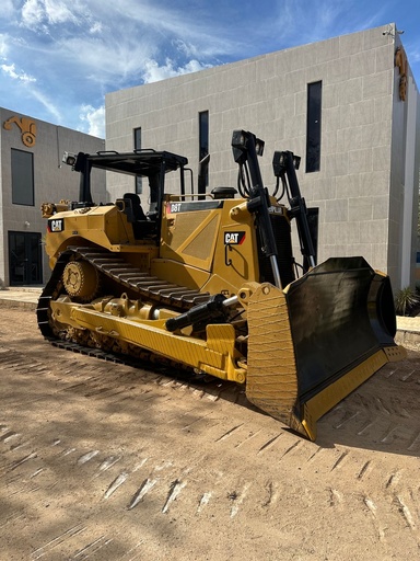 [0426] Tractor D8T.