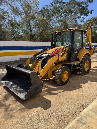 [0710.] Retroexcavadora Caterpillar 420F2 IT 