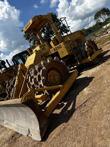 [0998] Compactador Caterpillar 825C